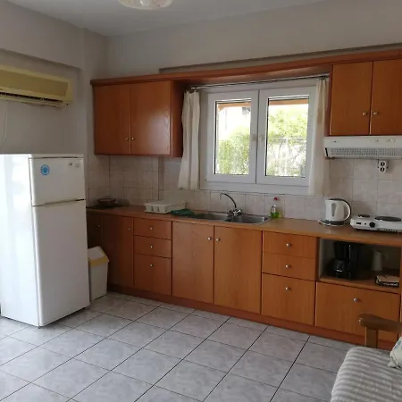 Anna أرغوستولي