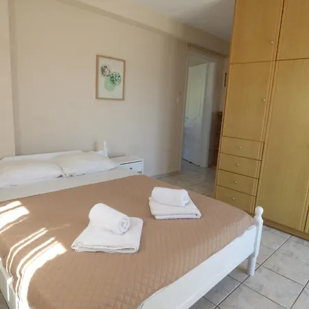 Anna أرغوستولي